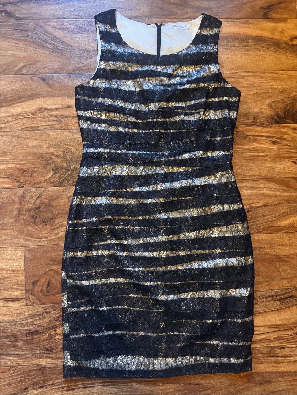 Calvin Klein Black White Lace Zig Zag Design Sleeveless Cocktail Dress Size 12